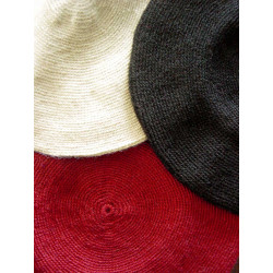 Naturweiß, schwarz und rot